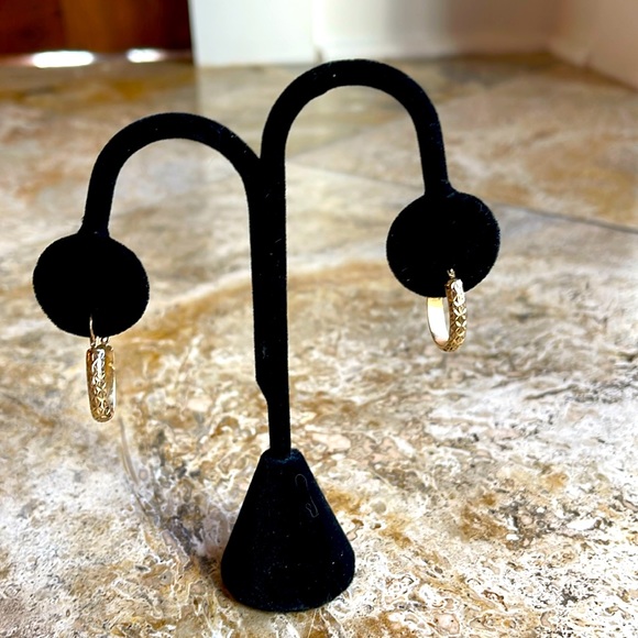 10k hoop earring made in Israel - Picture 1 of 5